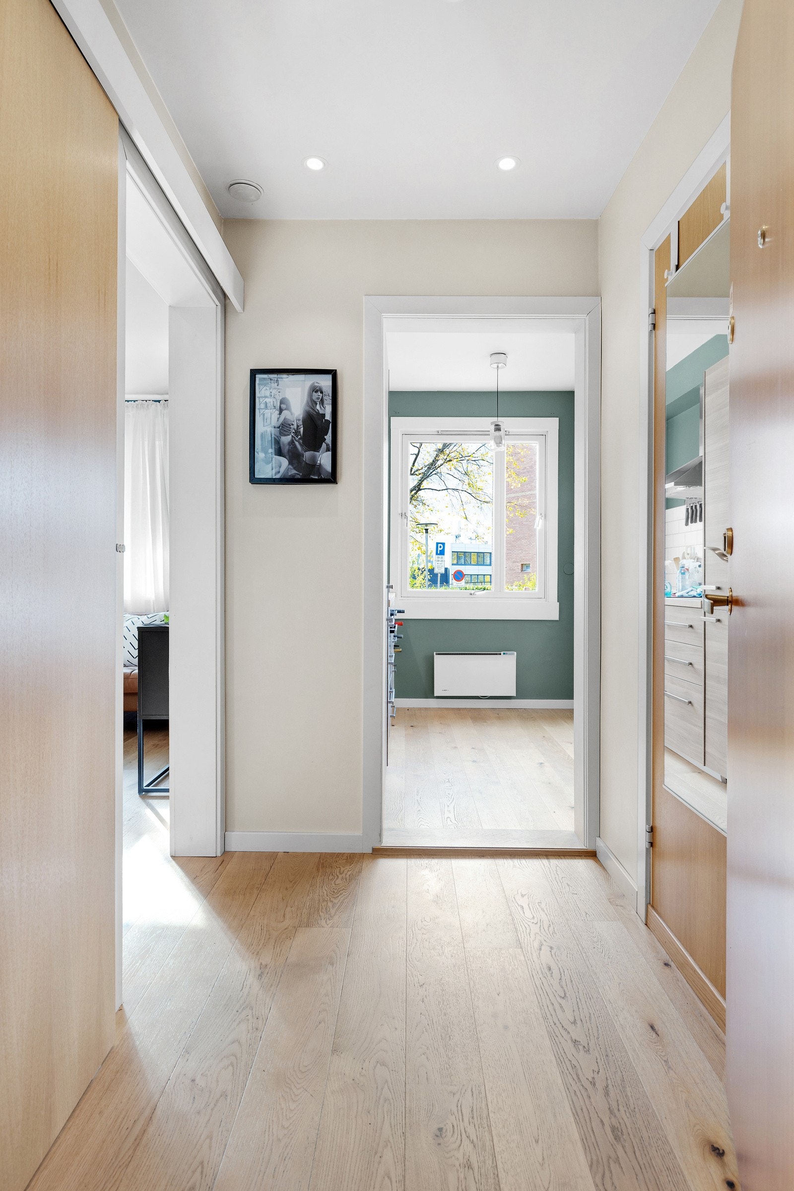 Fra gangen er det inngang til boligens øvrige rom Galleribilde
