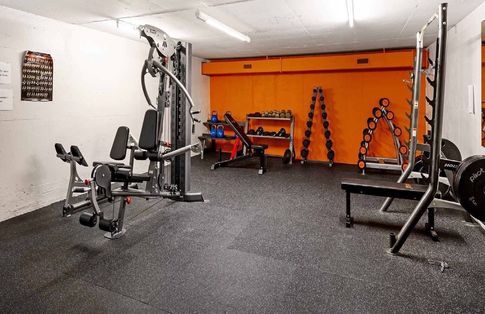 Beboerne har tilgang til flere fellesrom, bl.a. treningsrom, selskapslokale og gjesteleilighet Galleribilde