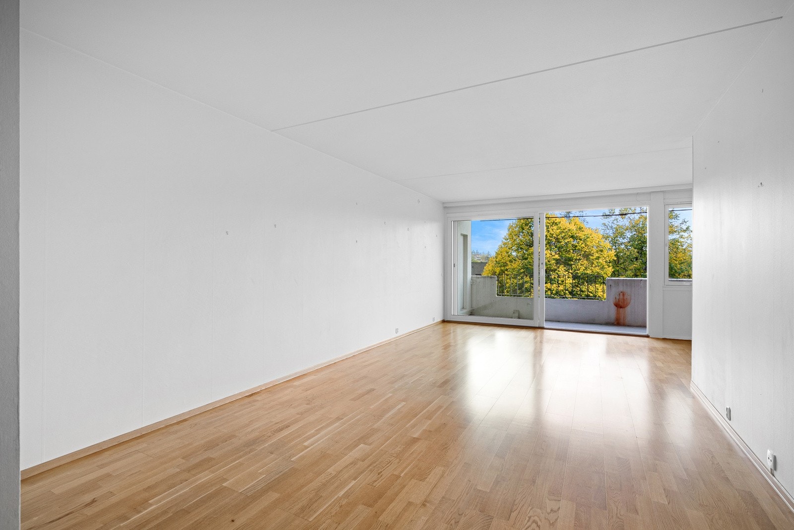 Romslig, åpen og luftig stue Galleribilde