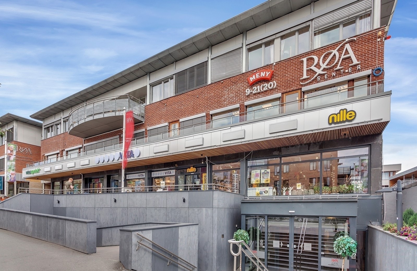 Matbutikker i nærområdet, og kort avstand til buss, T-bane og Røa sentrum Galleribilde