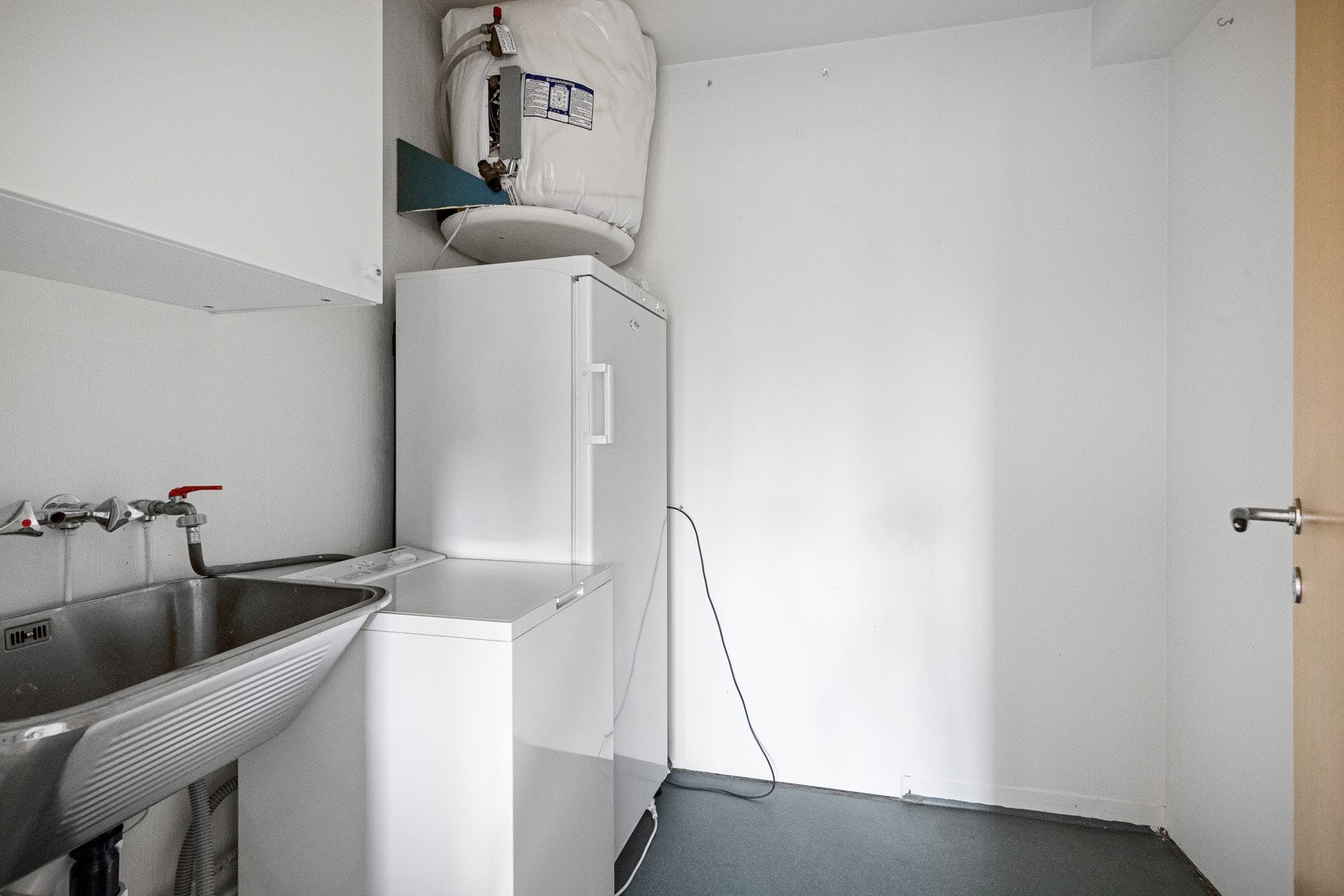 Praktisk vaskerom innenfor kjøkken Galleribilde