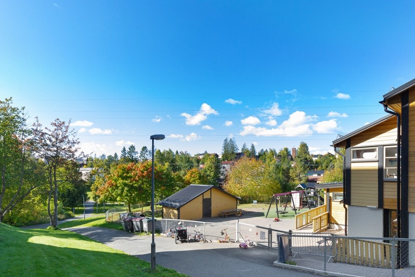 Det er kort avstand til skoler, barnehager og en rekke fritidstilbud Galleribilde