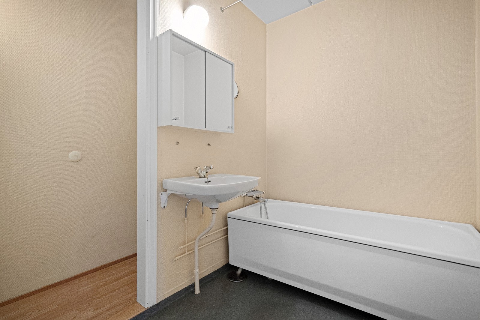 Bad med separat toalettrom Galleribilde