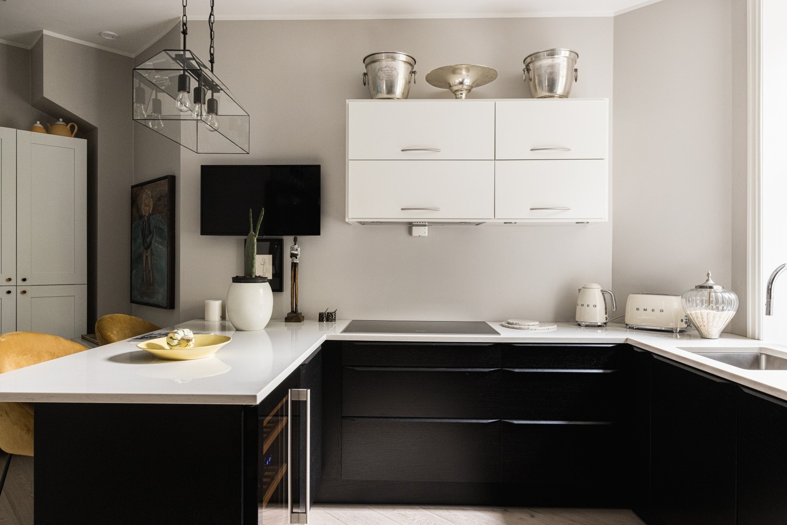 Nyere HTH-kjøkken med stilren utforming. Galleribilde