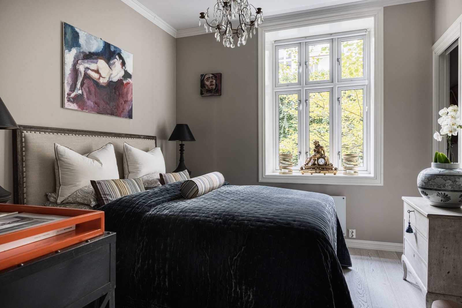 Flott master-soverom med romslig areal. Galleribilde