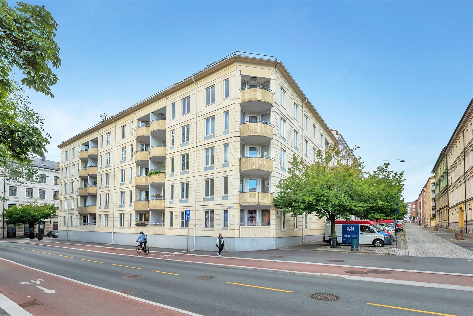 Leiligheten har en veldig sentral og fin beliggenhet mellom Kampen og Tøyen. Her vil du bo sentrumsnært og samtidig ha kort vei til noen av byens mer fredelige deler. Galleribilde