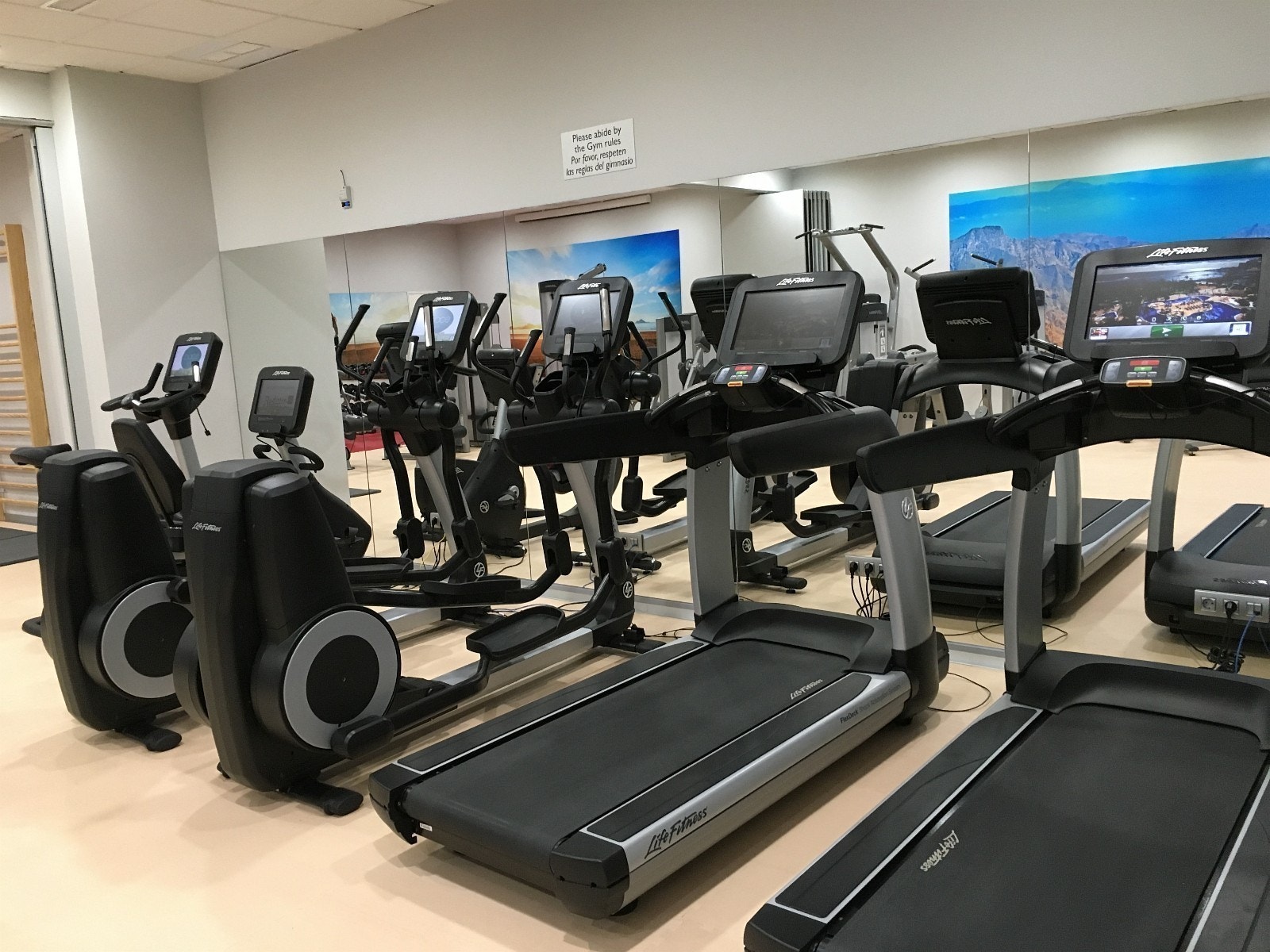 Stor felles treningssal i anleggets underetasje Galleribilde