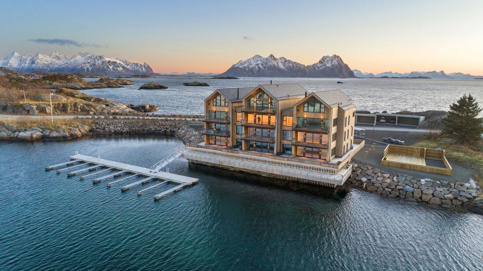 Sameiet Gunnar Bergsvei 20 ligger flott til på Svinøya Galleribilde