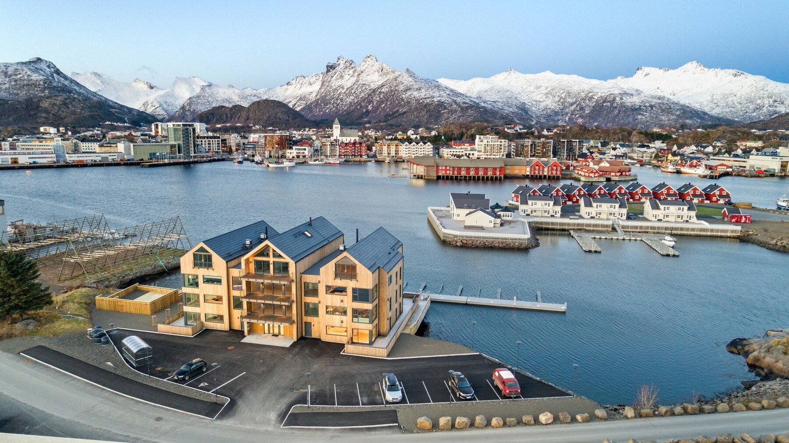 Sameiet har en fantastisk beliggenhet på Svinøya Galleribilde