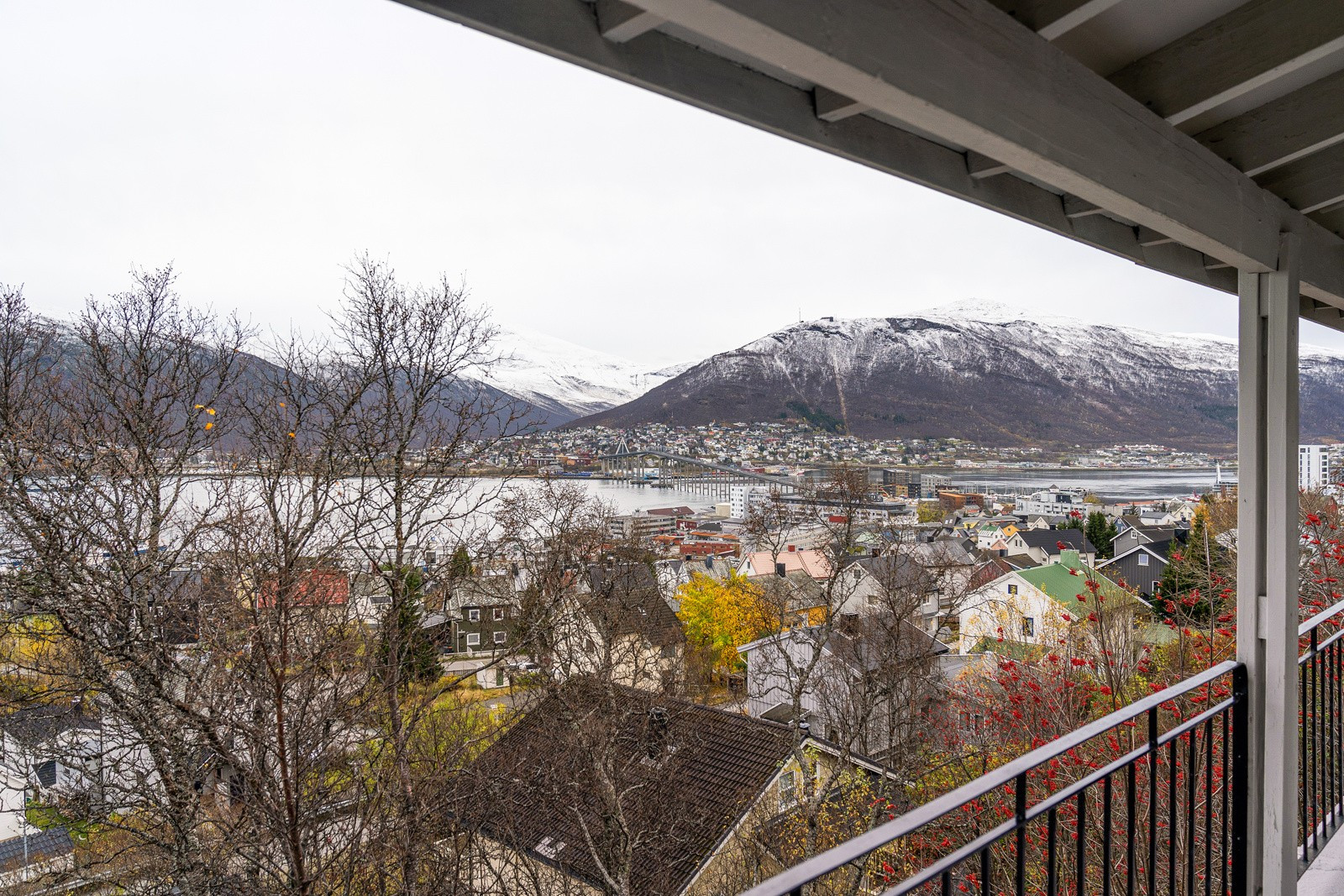 Fine solforhold og skjermet beliggenhet for trafikkstøy og innsyn.
