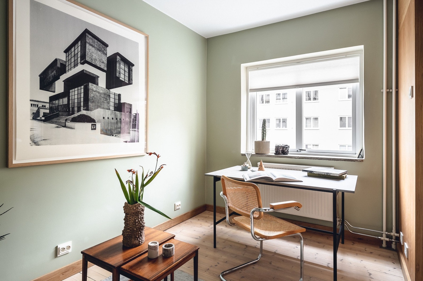 Et perfekt sted for hjemmekontor, soverom eller egen spisestue. Galleribilde