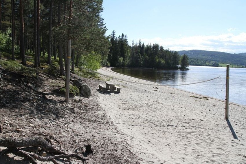 Fine sandstrender med mulighet for ballspill og lek. Galleribilde
