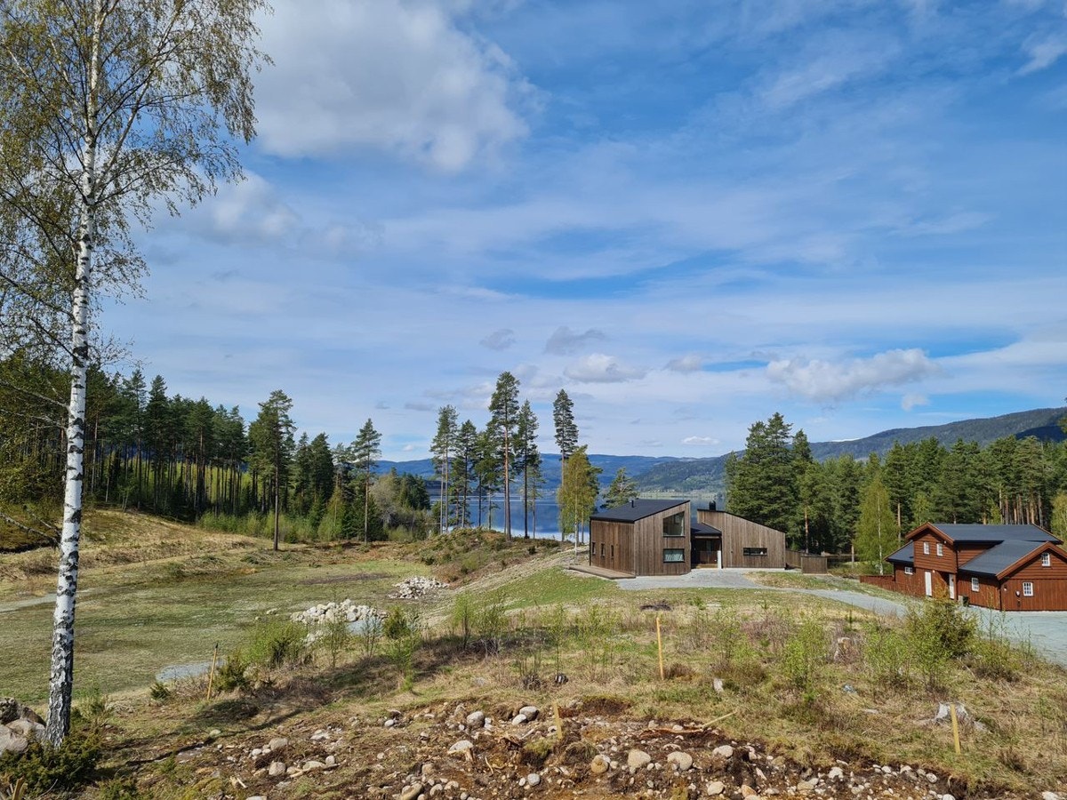 Fritidseiendommen ligger i naturskjønne og landlige omgivelser. Galleribilde