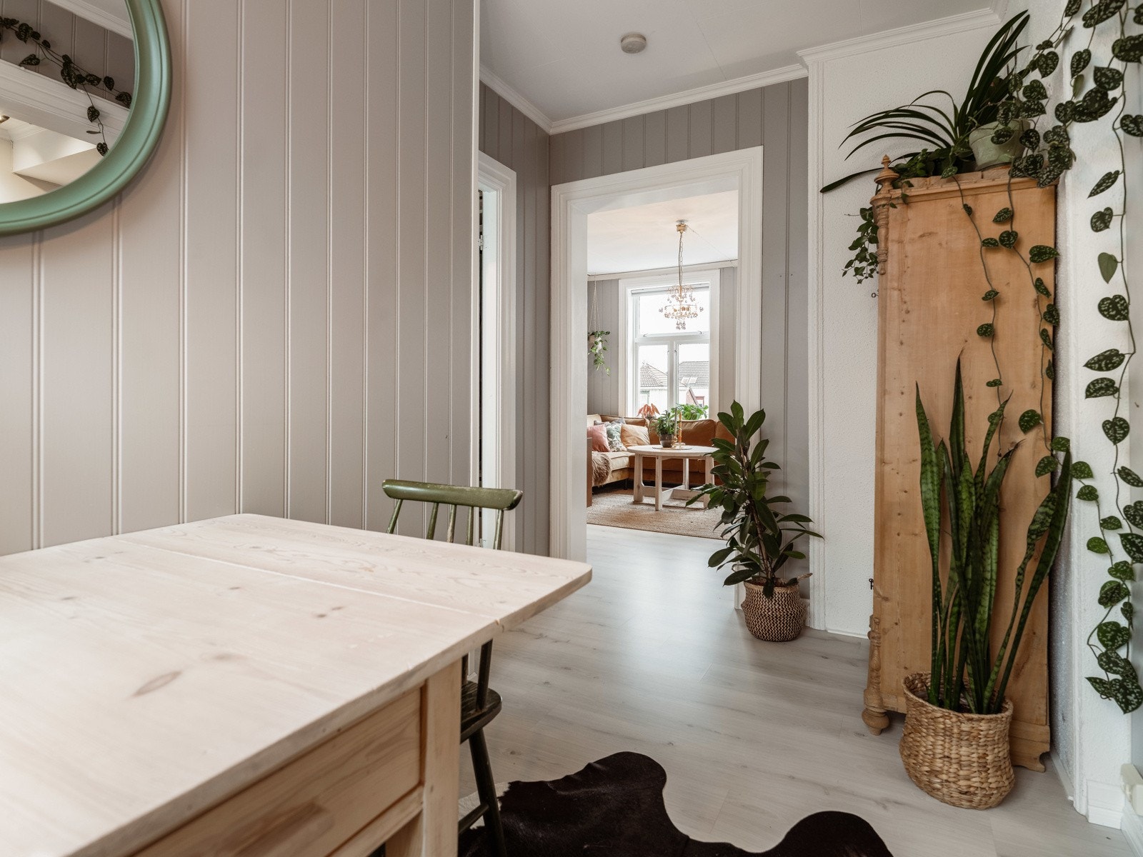 Proaktiv Eiendomsmegling - Fra stue til spisestue får man mye naturlig gjennomlys. Galleribilde