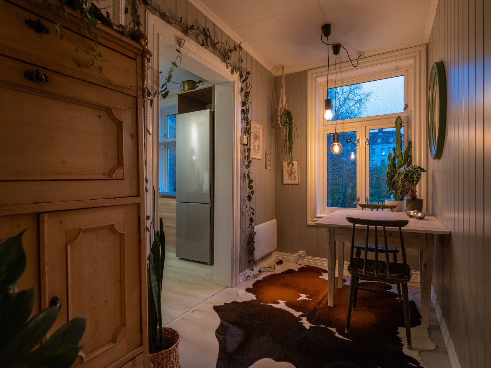 Proaktiv Eiendomsmegling - Hyggelig spisestue på både dag- og kveldstid. Galleribilde