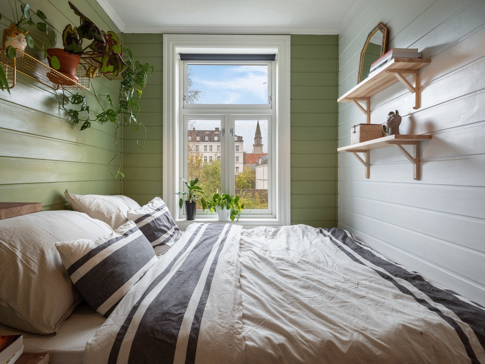 Proaktiv Eiendomsmegling - God plass til dobbeltseng på soverommet. Galleribilde