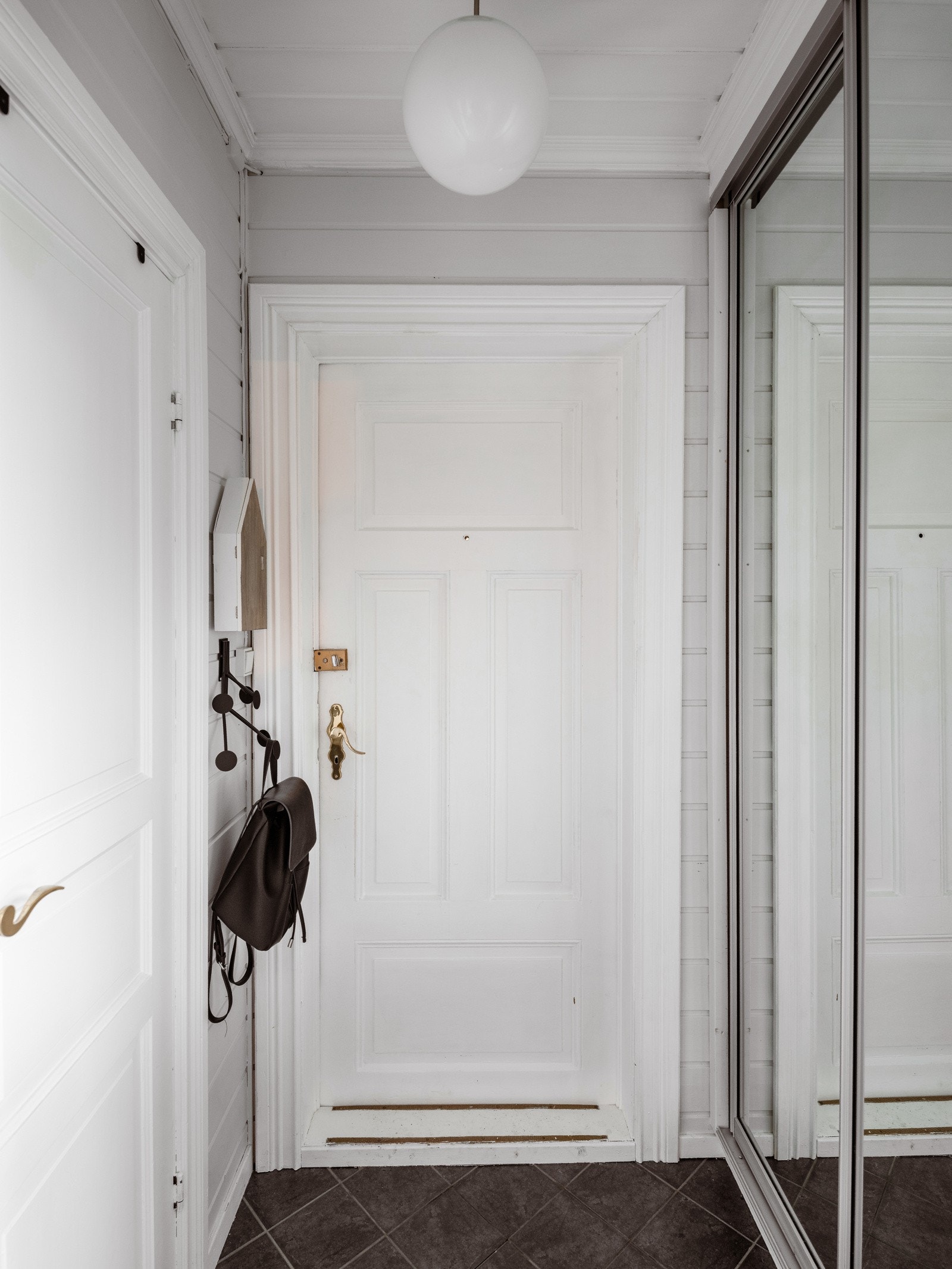 Proaktiv Eiendomsmegling - Velkommen inn! Godt med sko- og opphengsplass i entré. Galleribilde