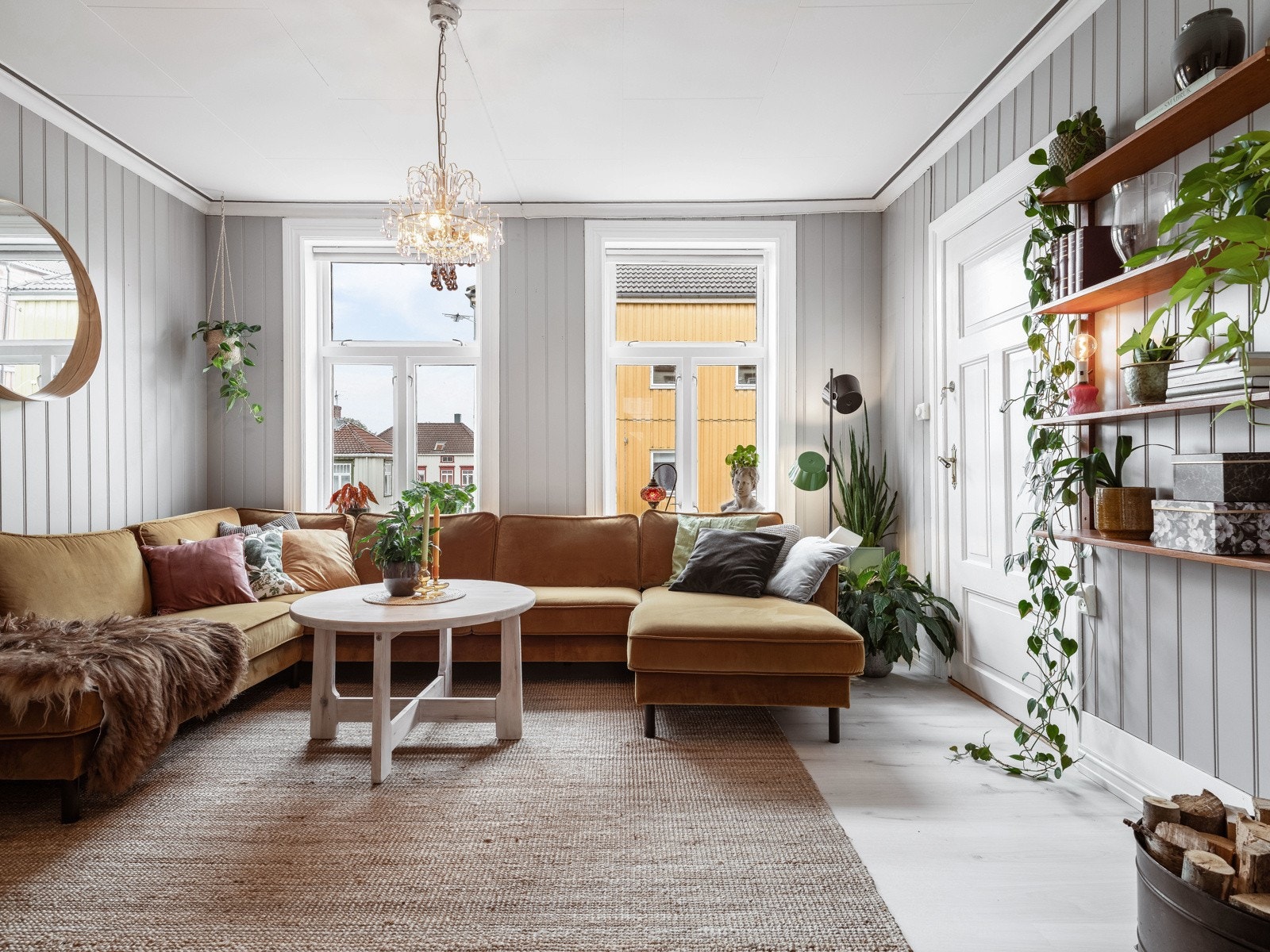 Proaktiv Eiendomsmegling ved André Danielsen har gleden av å presentere en karakteristisk og tiltalende 2-roms eierseksjon i høy 1. etg. Galleribilde