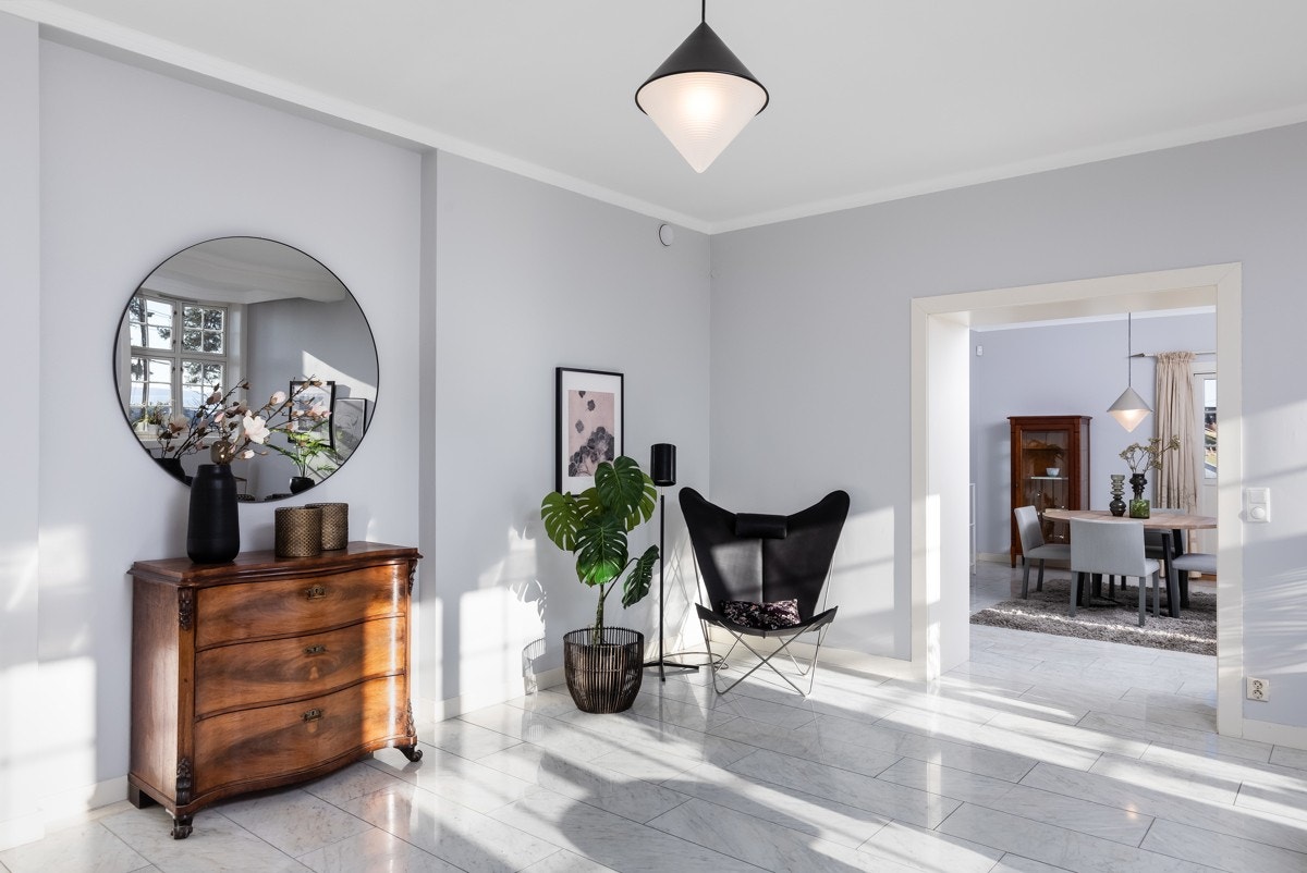 Stuen har god plass til innredning med flere soner - Mulighet for peis i stue Galleribilde