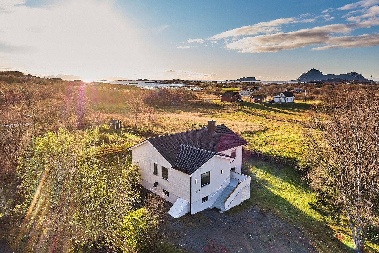 Velkommen til Bøveien 438 - vesentlig renovert enebolig innvendig og utvendig med sentral beliggenhet på Steine. Galleribilde