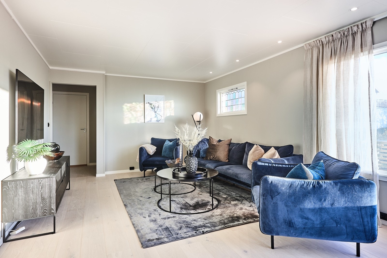 Tilnærmet alle innvendige overflater fornyet i løpet av 2020/21. Lekker belysning og moderne overflater. Galleribilde