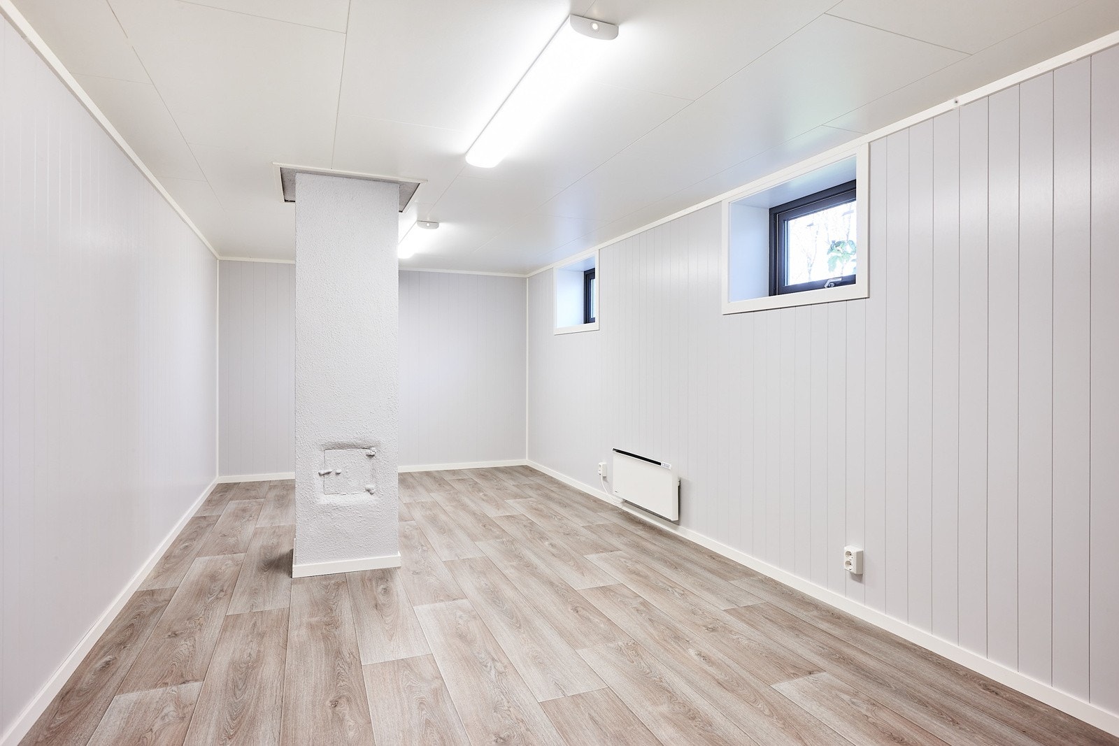 Innredet hobbyrom i kjeller som fint også kan benyttes etter behov. Galleribilde