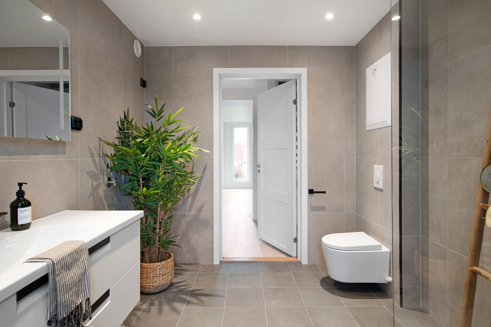 Bad i 2.etasje. Bildet er tatt av hus nr. 39 (noe avvik på planløsning kan forekomme). Galleribilde