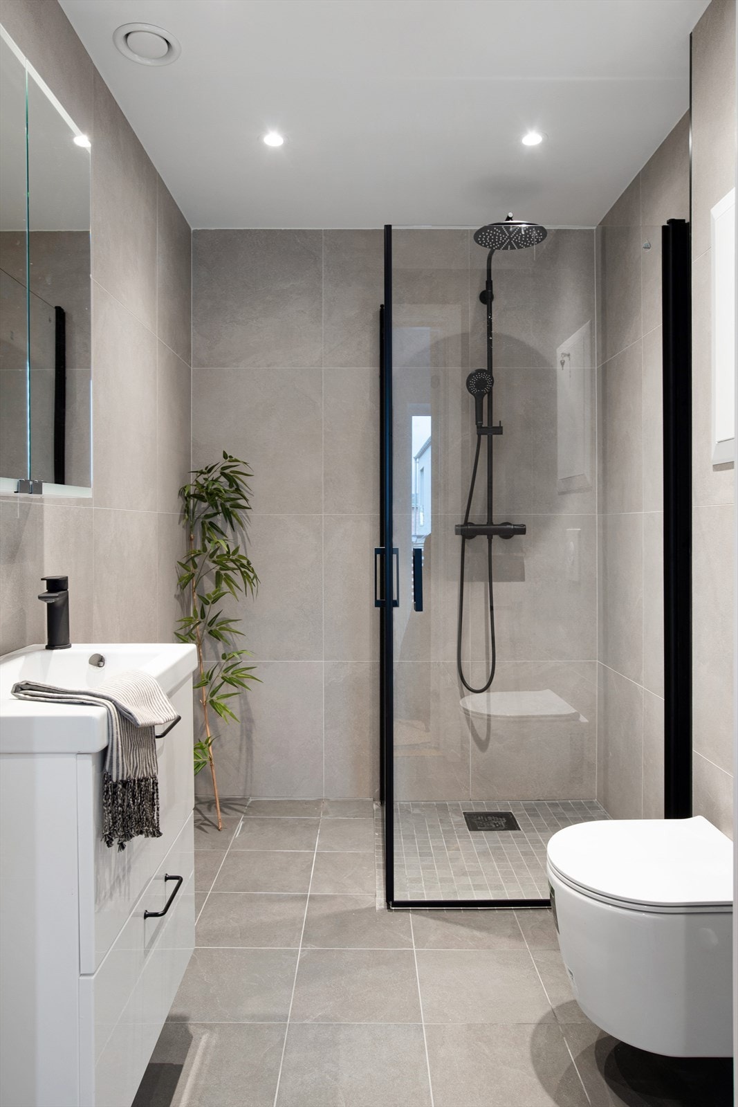 Bad 1.etasje. Bildet er tatt av hus nr. 39 (noe avvik på planløsning kan forekomme). Galleribilde