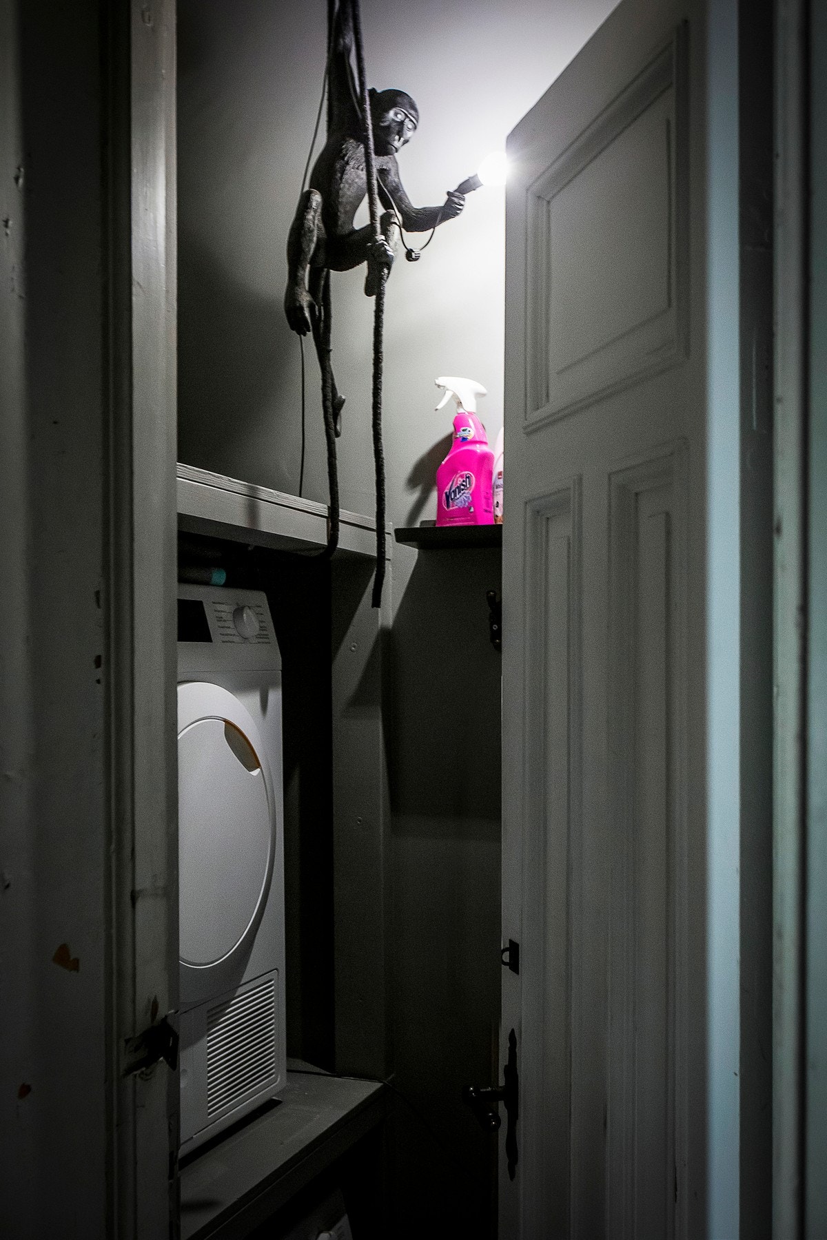 Det er opplegg for vaskemaskin og tørketrommel i bod i baktrapp. Galleribilde