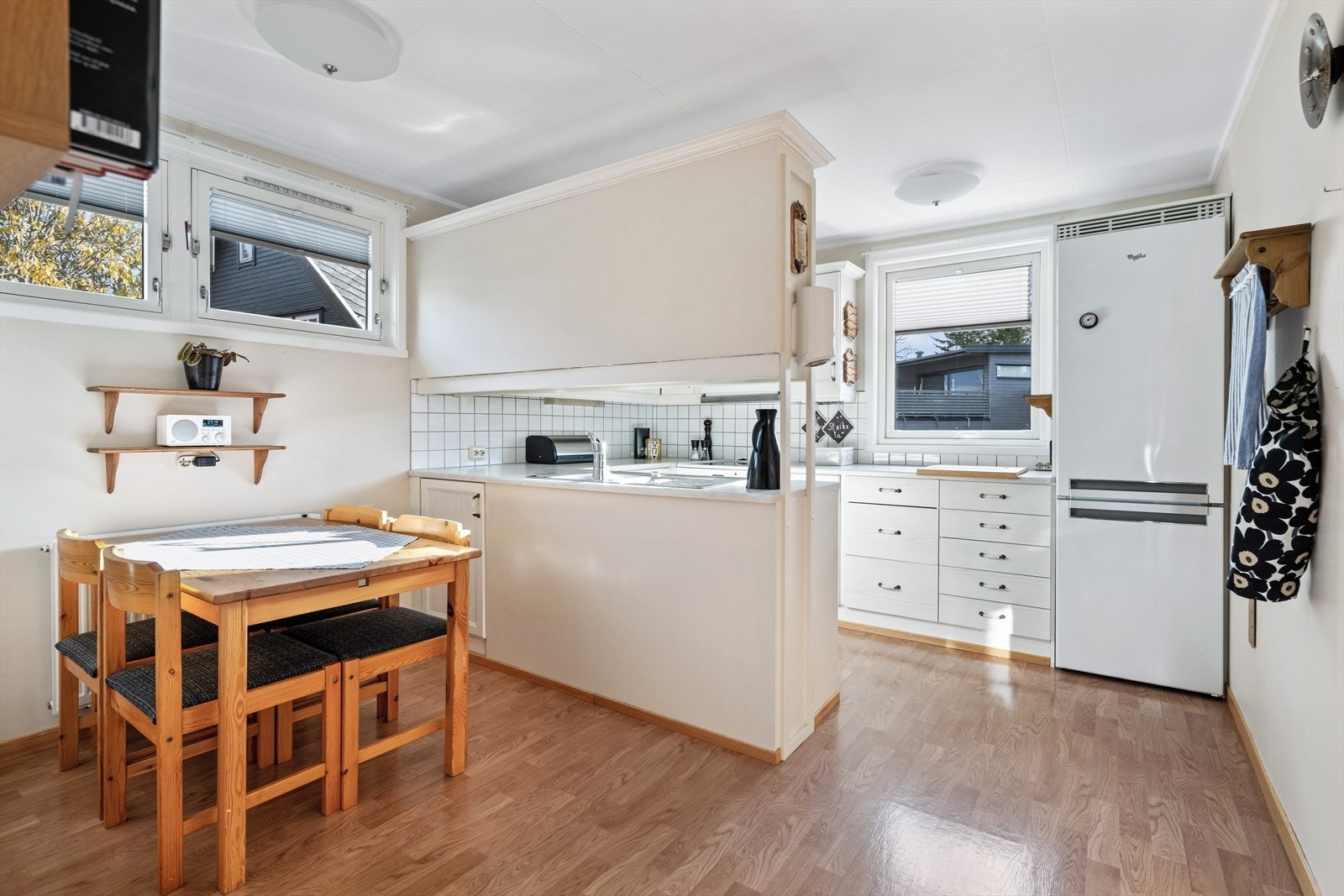 Du har god plass til et spisebord på kjøkkenet. Galleribilde