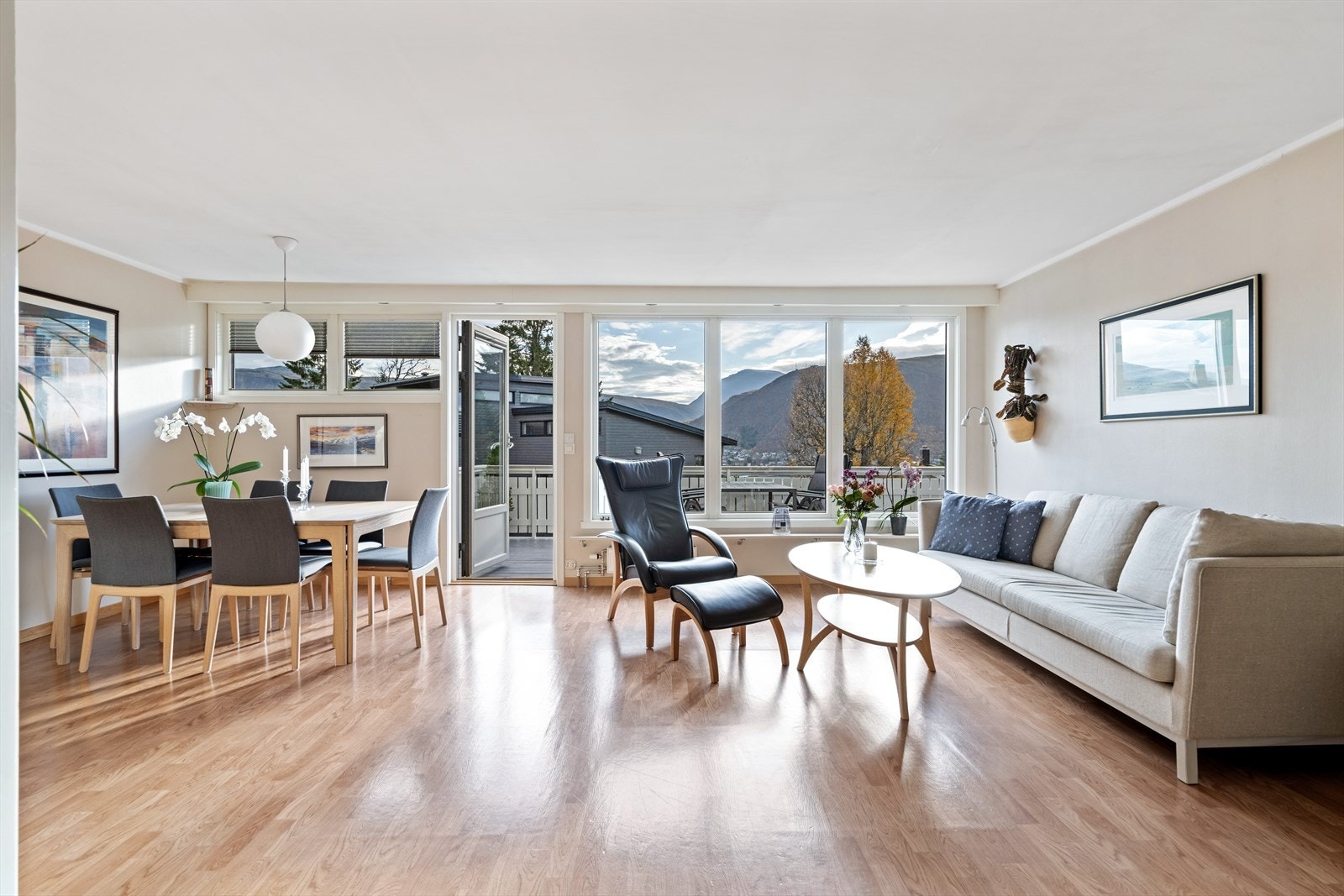 Stuen ligger i boligens 1. etasje. Galleribilde