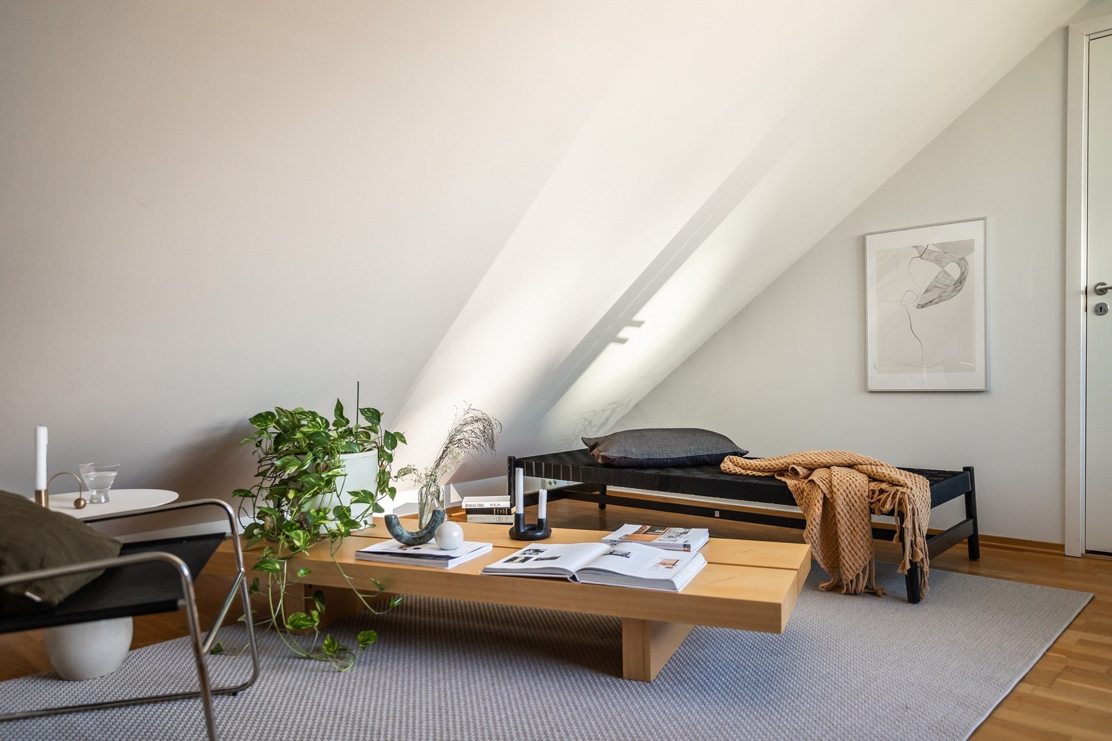 En egen hems/loftstue hvor bare kreativiteten setter grenser for hvordan man ønsker å utnytte arealet. Galleribilde