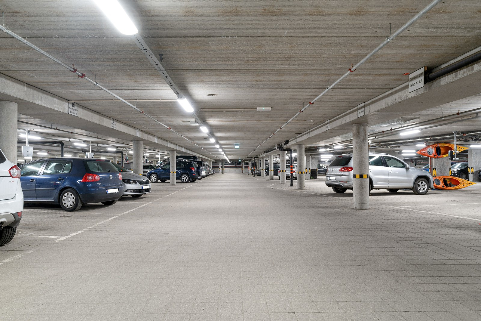 Parkering i felles garasjeanlegg.