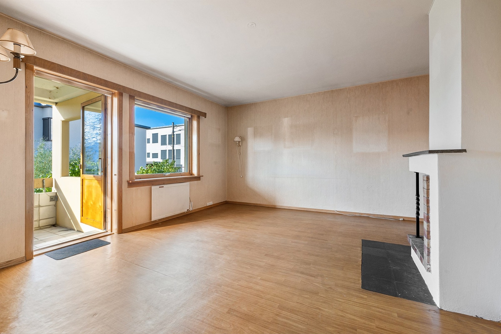 God plass til både spise- og sofamøblement. Peis Galleribilde