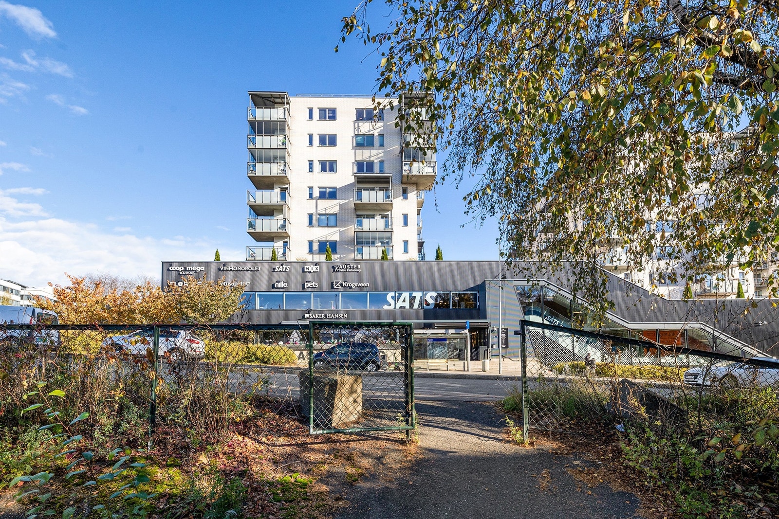 Hasle Torg i umiddelbar nærhet. Her finner du bla. Baker Hansen, Vinmonopol, Coop Mega, Sats mm. Galleribilde