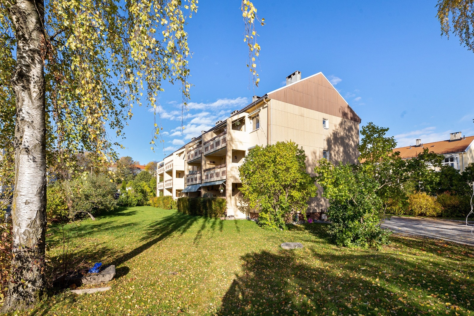 Haslekroken 1 A ligger grønt og tilbaketrukket til. Galleribilde