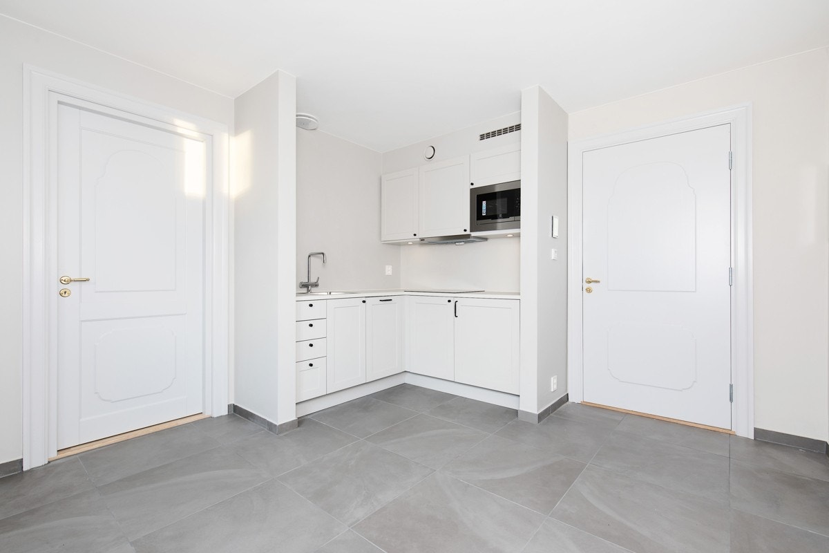 Praktikantdel med stue/kjøkken, soverom og bad i kjelleren. Galleribilde