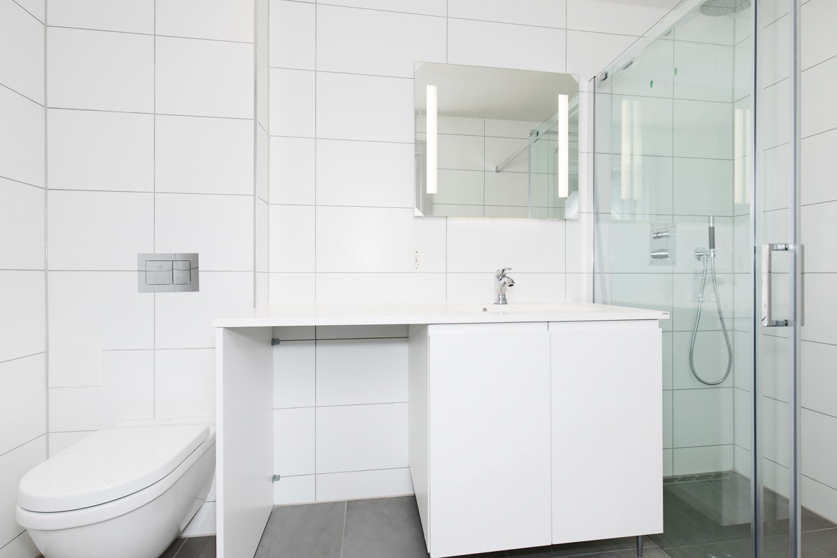 Praktikantdel med stue/kjøkken, soverom og bad i kjelleren. Galleribilde