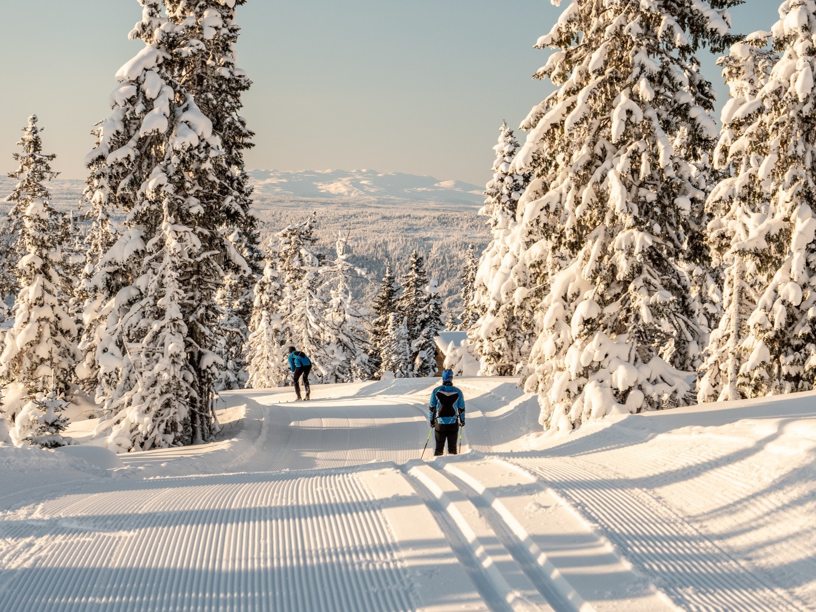 Her får du ett av Norges flotteste turterreng rett utenfor hyttedøra, sommer som vinter. Galleribilde