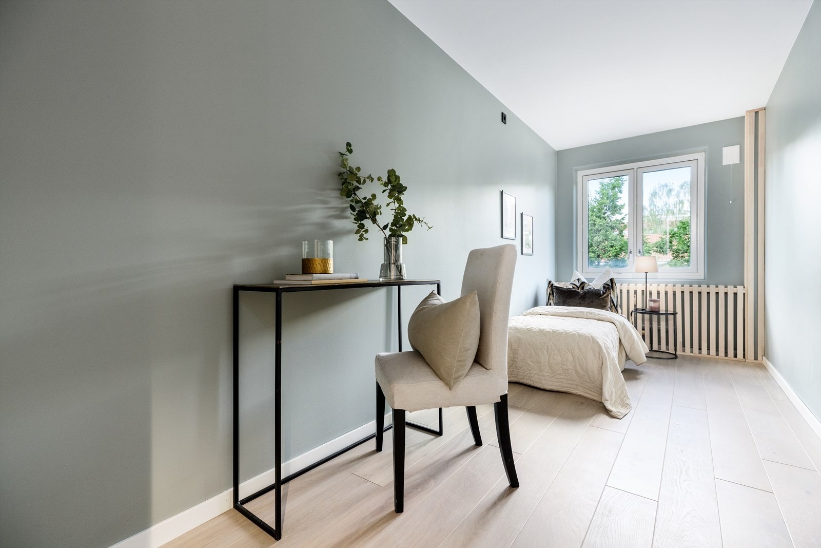 Soverom 2 har god plass til seng, samt annet småmøblement. Galleribilde
