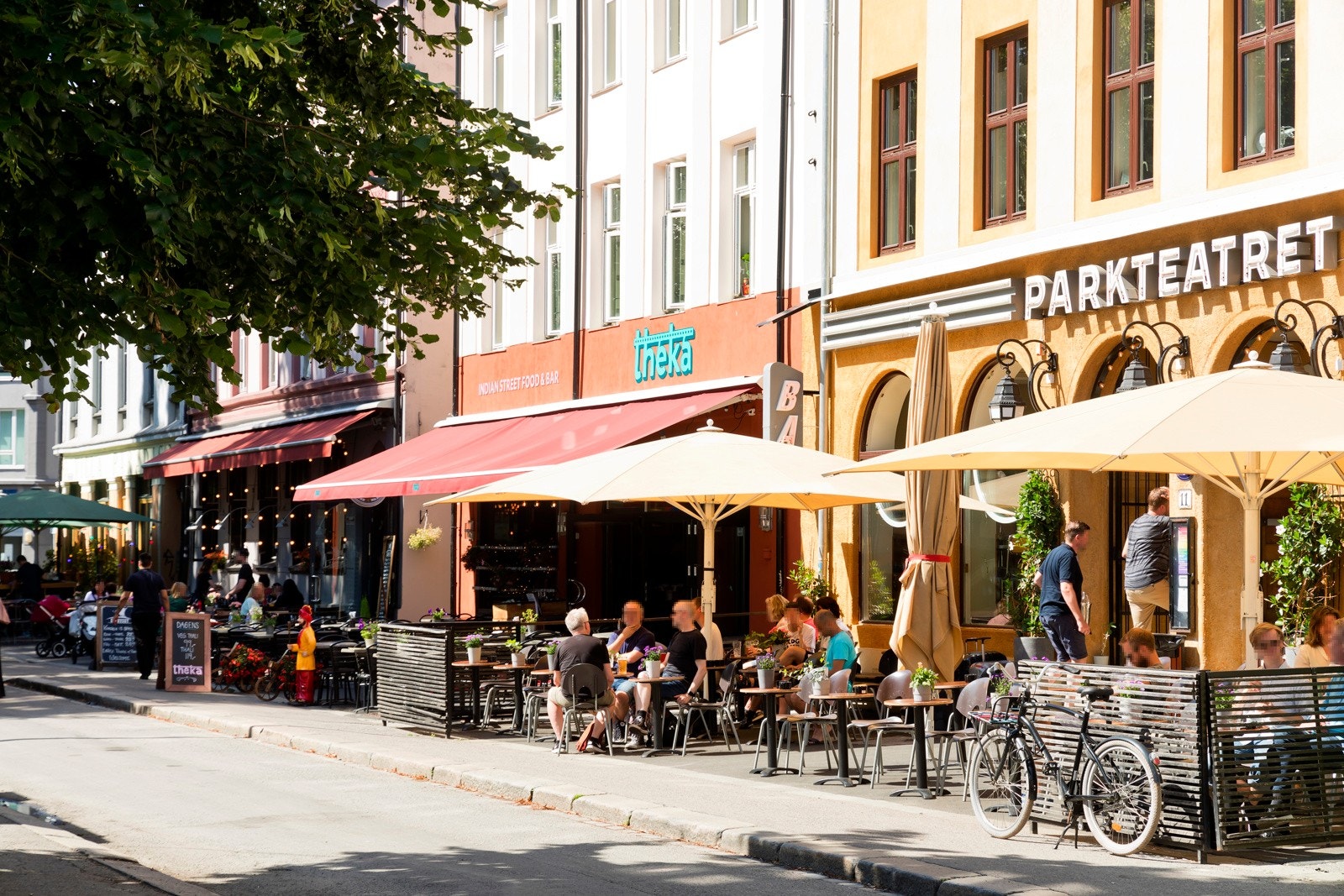 Det er kun en liten spasertur ned til urbane Grünerløkka. Her møtes du av et myldrene folkeliv og du finner flere av Oslos kritikerroste restauranter. Galleribilde