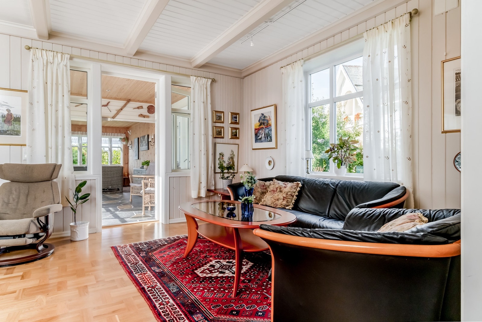 Hyggelig stue med lyse og delikate farger. Galleribilde