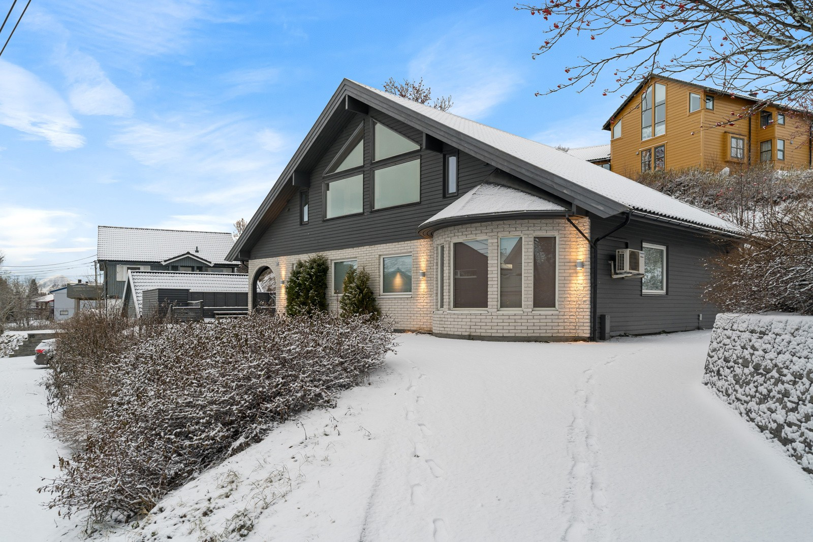 Steinbelagt innkjørsel
