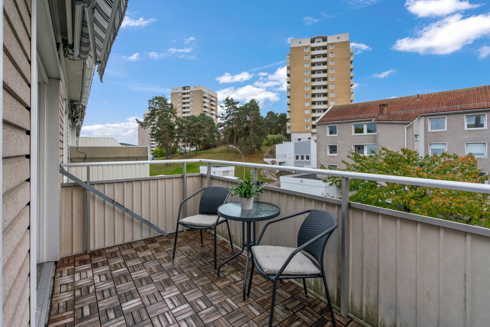 Solrik sydvestvendt balkong med svært gode solforhold Galleribilde