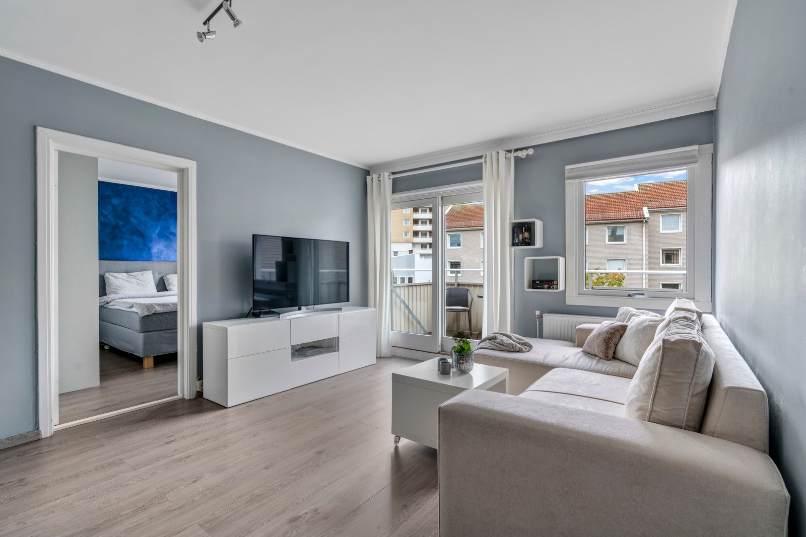 Fra stuen er det utgang til den sydvestvendt balkongen Galleribilde