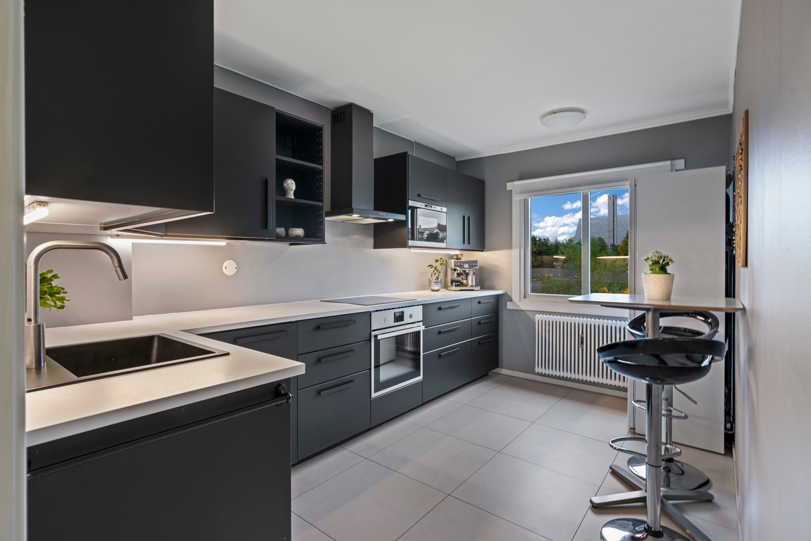 3-roms toppleilighet med super beliggenhet på Manglerud Galleribilde