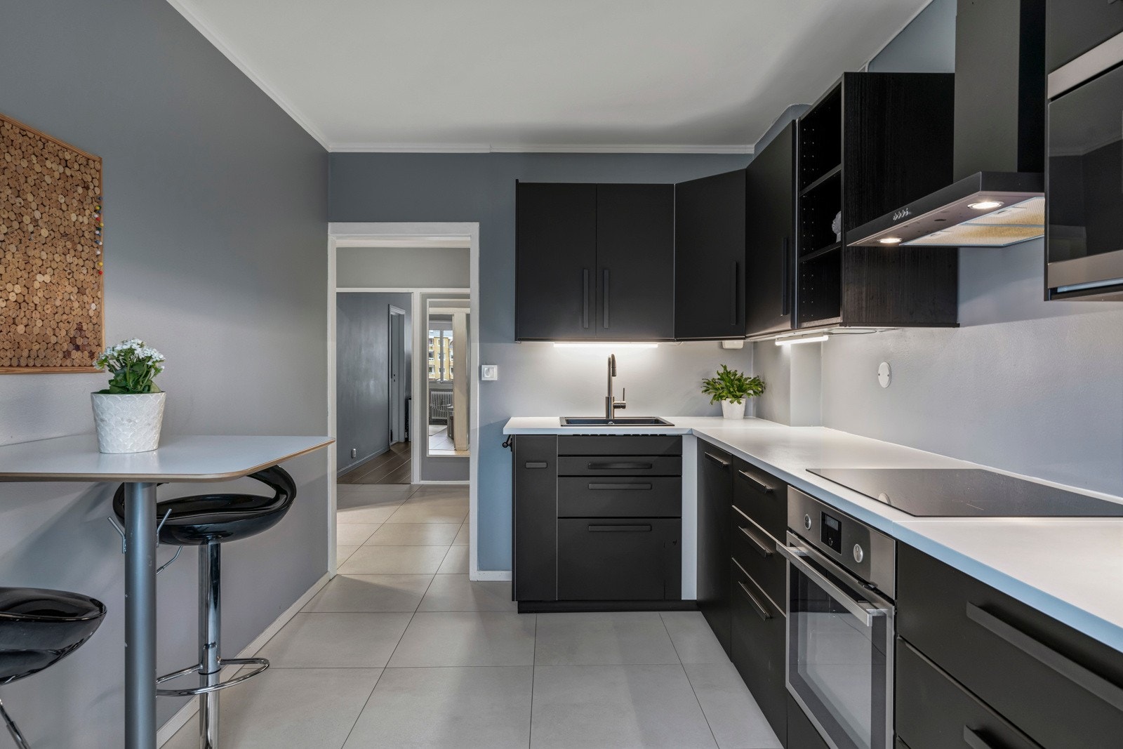 Lekkert kjøkken fra 2017 med integrerte hvitevarer Galleribilde