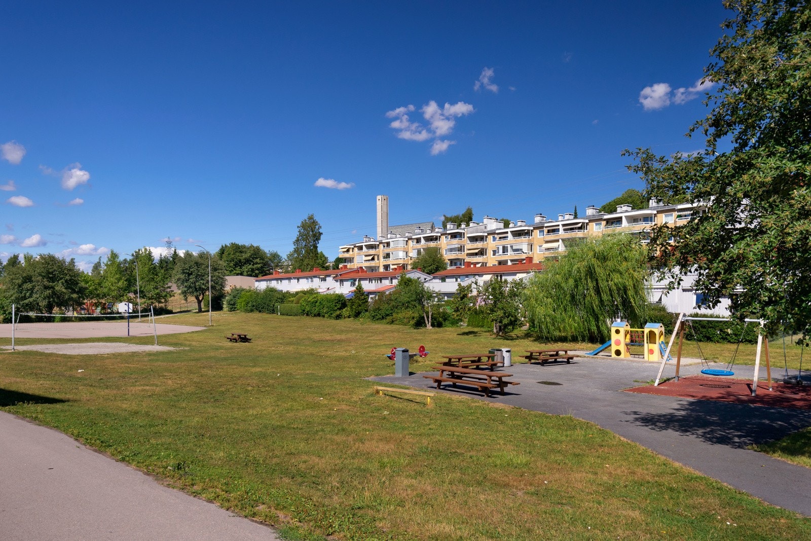 Stort grøntområde i umiddelbar nærhet (Havredalen) som er en yndet samlingsplass for voksne og barn hele året hvor det bl.a. lages skøytebane om vinteren ? Kopi Galleribilde