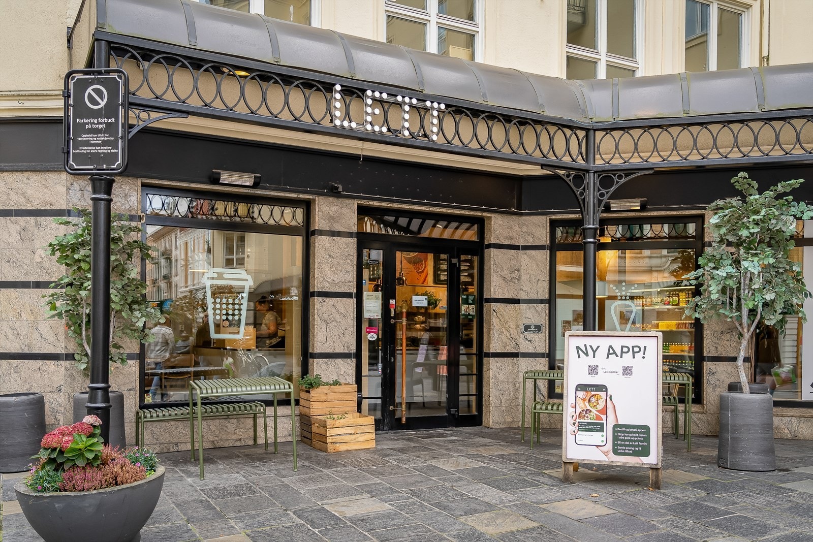 Det er et rikt utvalg av kafeer, restauranter og butikker i området Galleribilde