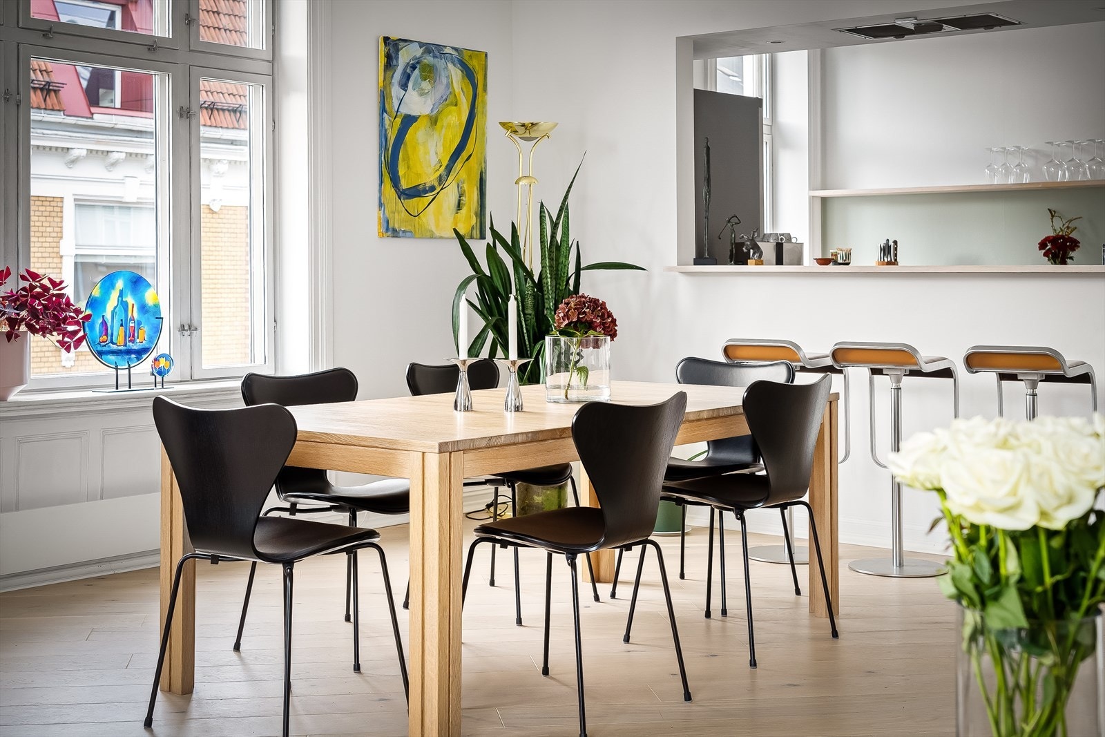 Her er det plass til stort spisebord Galleribilde
